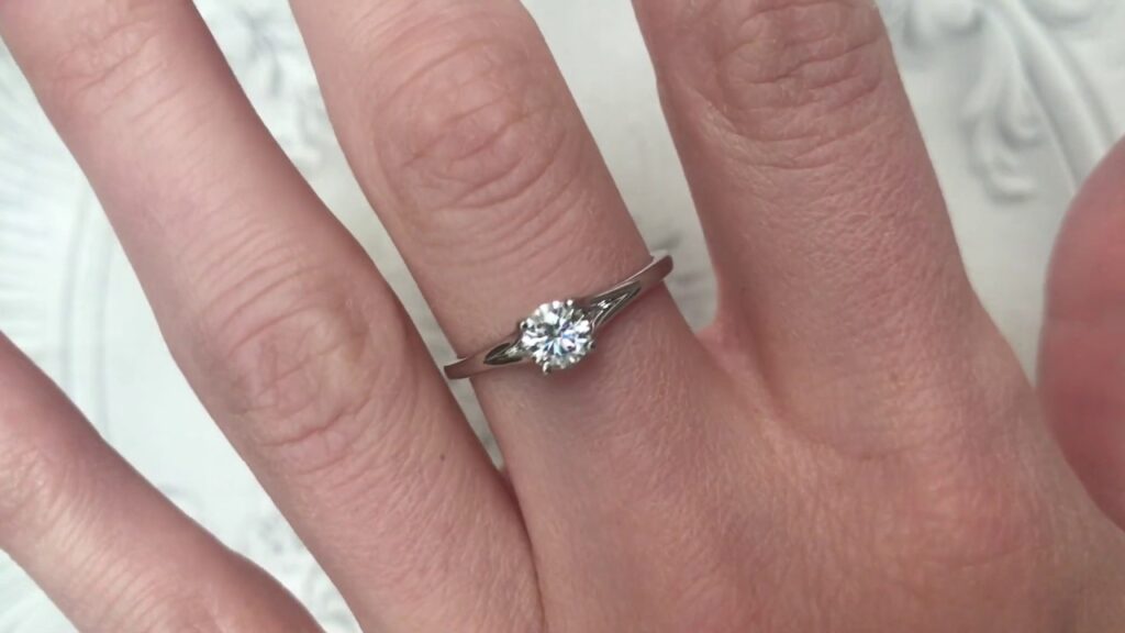 Discover the Perfect Balance of Brilliance and Simplicity in the Lulu Oval Lab Diamond Ring